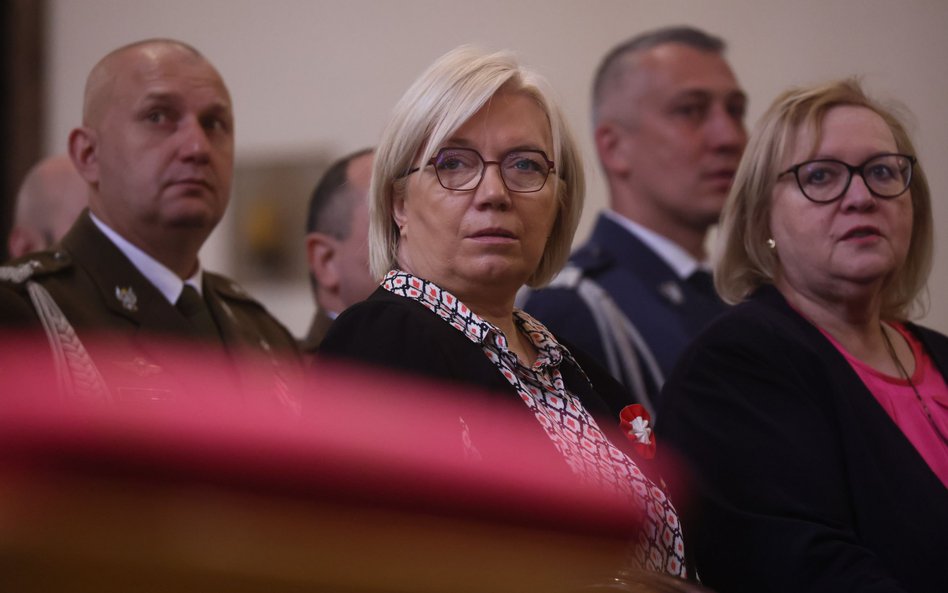 Prezes Trybunału Konstytucyjnego Julia Przyłębska (C) i Pierwsza Prezes Sądu Najwyższego Małgorzata 