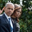 Barack Obama z żoną Michelle we wtorek przed wylotem do Dallas