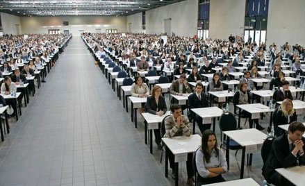 11 tys. młodych ludzi zdawało dziś egzaminy wstępne na aplikacje prawnicze