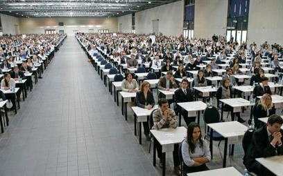 11 tys. młodych ludzi zdawało dziś egzaminy wstępne na aplikacje prawnicze