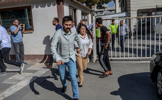 Po ataku moździerzowym ludzie mieszkańcy Akcakale uciekali na ulice