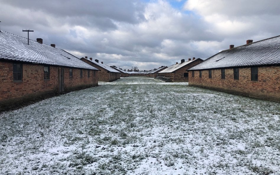 Najstarsza część KL Birkenau: baraki murowane byłego obozu kobiecego