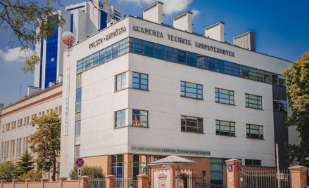 Polsko-Japońska Akademia Technik Komputerowych nie miała prawa podwyższyć czesnego studentom, którzy