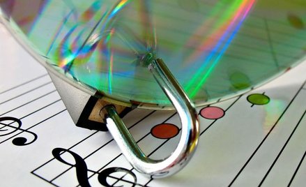 Prawo autorskie a wolność korzystania z dóbr kultury i finansowanie artystów
