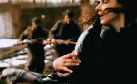 W fabularyzowanym dokumencie znalazło się miejsce dla scen niczym z filmu akcji