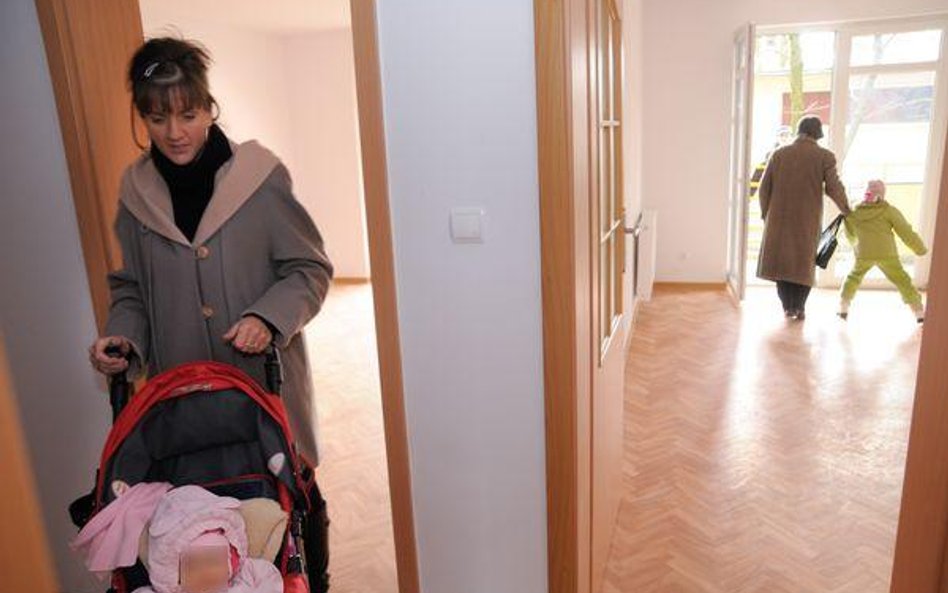 Gminne mieszkanie dla żony nawet gdy może mieszkać u męża