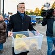 Rano Łukasz Gibała rozdawał mieszkańcom Krakowa obwarzanki