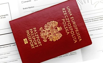 Hasło „Bóg, Honor i Ojczyzna" nie nadaje się do paszportów - RPO pisze do MSWiA