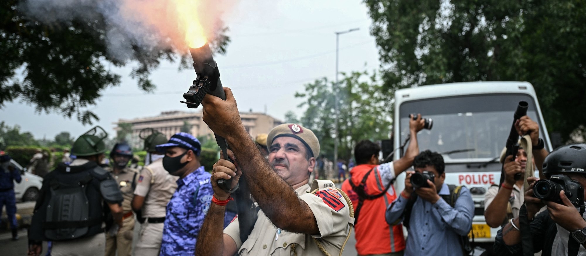 Indyjski premier Narendra Modi nie boi się karaluchów