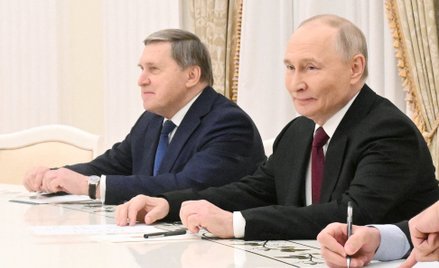 Władimir Putin i jego doradca Jurij Uszakow podczas rozmów z delegacją amerykańską