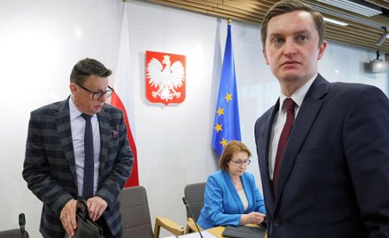 Przewodniczący sejmowej komisji sprawiedliwości poseł PiS Marek Ast (L), wiceprzewodnicząca posłanka