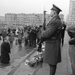 Willy Brandt, klękając przed pomnikiem bohaterów w centrum zburzonego getta w 1970 r., nadał symboli