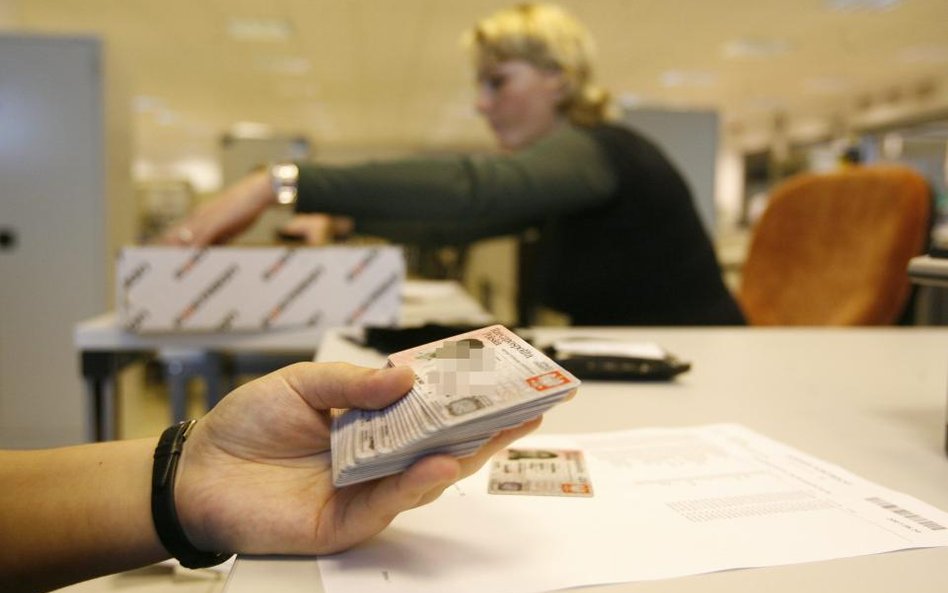 Rodzice walczą o dowód osobisty dla dziecka - RPO: trzeba zmienić przepisy