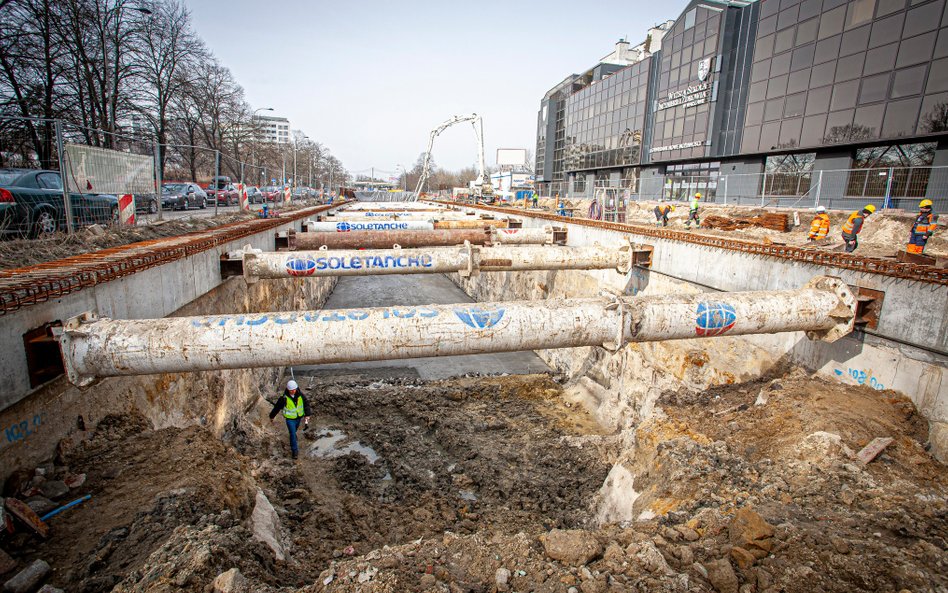 WJazd do tunel na Bitwy Warszawskiej 1920