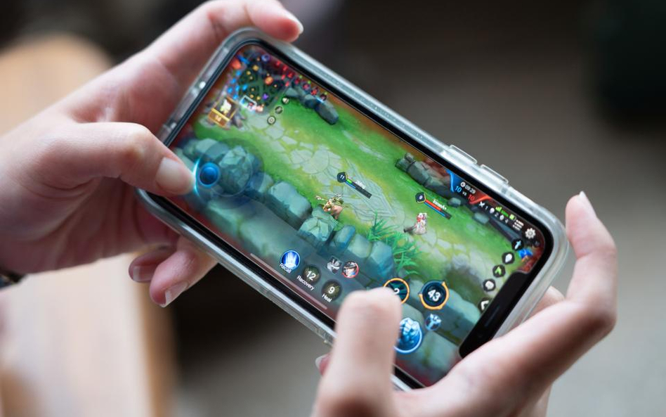 Informowanie o kosztach dodatkowych opcji płatnych w grach na telefon komórkowy - wyrok Sądu Najwyższego