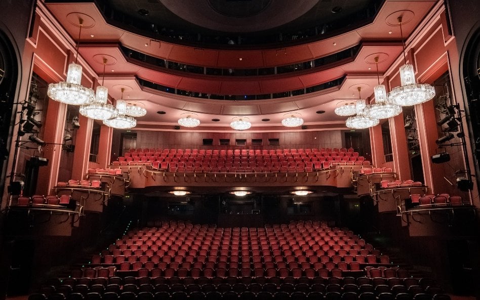 Dla Teatru Narodowego w Warszawie sezon ten był wyjątkowy pod wieloma względami, przynosząc pięć pre