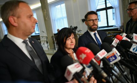 Poseł PiS Paweł Hreniak, wicerzecznik PiS Urszula Rusecka oraz rzecznik Prawa i Sprawiedliwości Rado