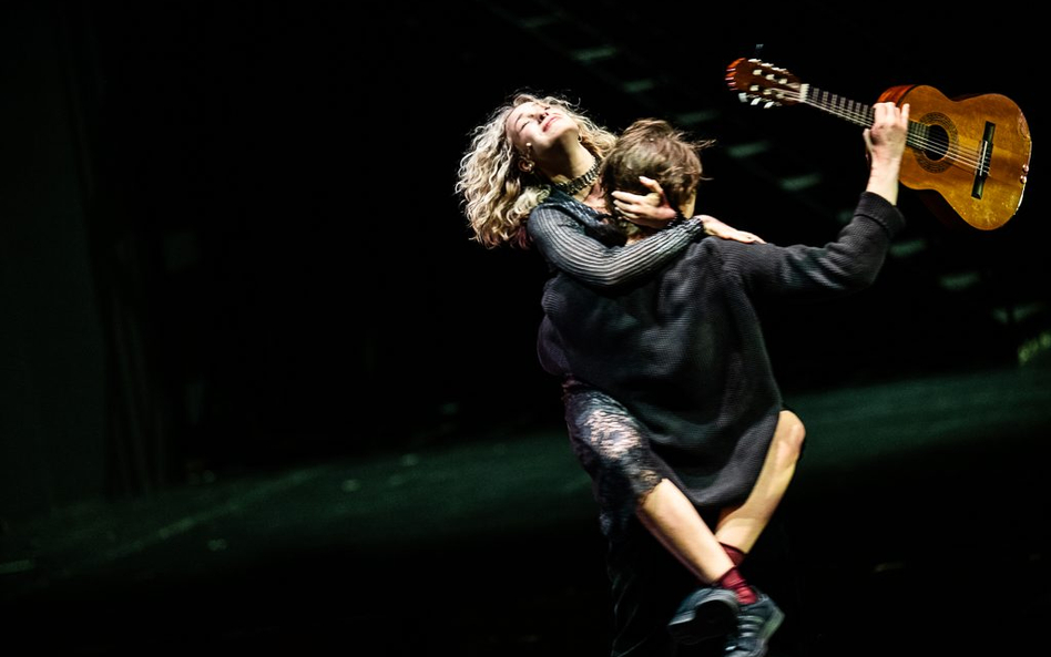 Hamlet u Jana Englerta w Narodowym to chłopiec w swetrze z gitarą w dłoniach. – Bo taki jest dzisiej