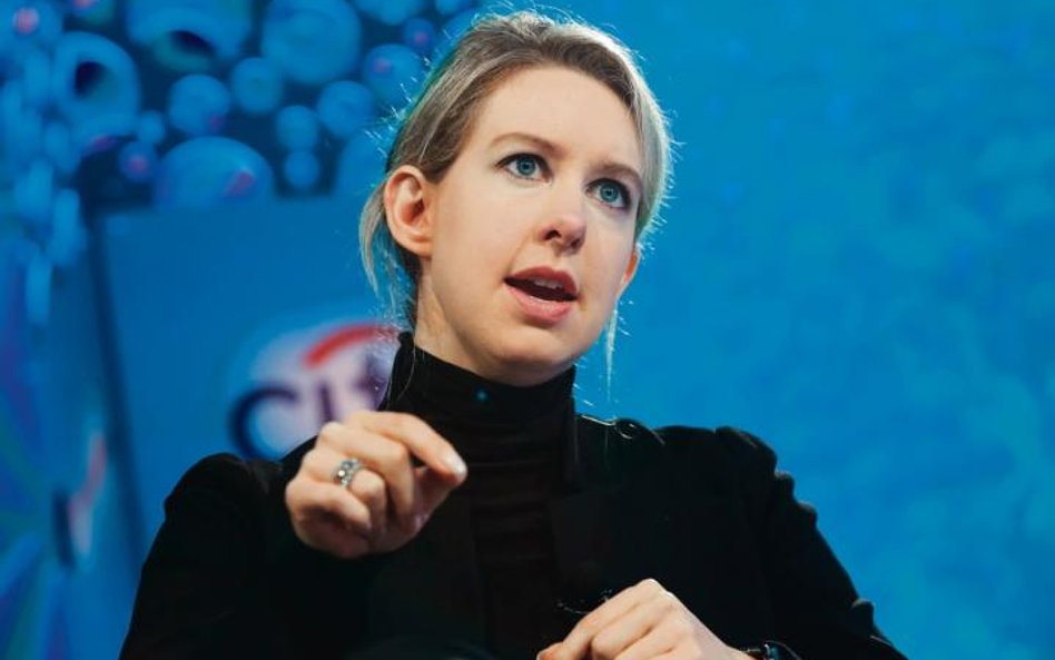 Elizabeth Holmes odgrywała rolę młodego geniusza z branży biotechnologicznej.