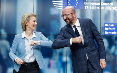 Przewodnicząca Komisji Europejskiej Ursula von der Leyen i szef Rady Europejskiej Charles Michel.