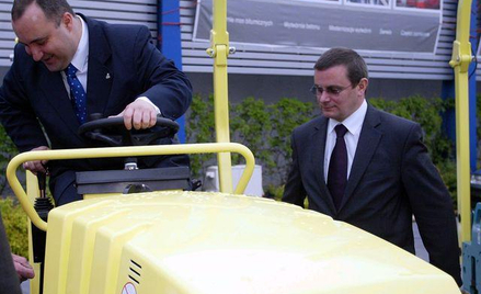 Wicepremier Przemysław Gosiewski i minister transportu Jerzy Polaczek na Targach Budownictwa Drogowe