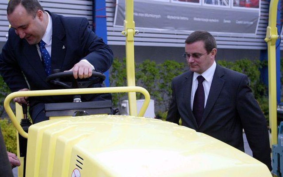 Wicepremier Przemysław Gosiewski i minister transportu Jerzy Polaczek na Targach Budownictwa Drogowe