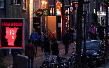 Holandia: Prostytutki wracają do pracy. Bez całowania