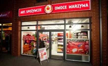 Czerwona Torebka o sprzedaży Małpki