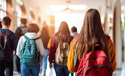 Coraz więcej polskich nastolatków pali chińskie e-papierosy