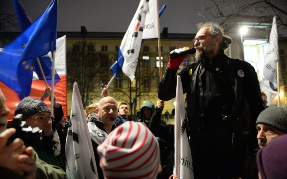 KOD protestował przed KPRM ws. publikacji wyroku TK