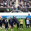 Francuska reprezentacja podczas treningu na boisku w Paderborn. To miasto jest bazą dla Francuzów po