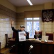 Adam Słomka z KPN-Niezłomni, protestuje na sali Sądu Okręgowego w Katowicach
