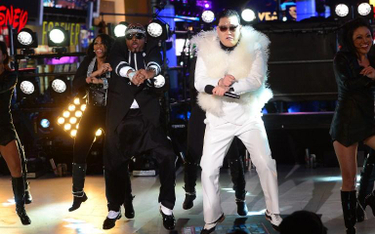 MC Hammer i PSY podcza występu na Times Square