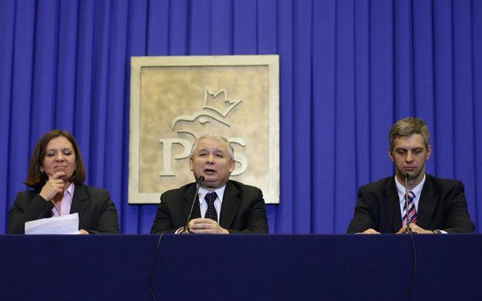 Dla Elżbiety Jakubiak (po lewej stronie prezesa PiS Jarosława Kaczyńskiego) i Pawła Poncyliusza (po 