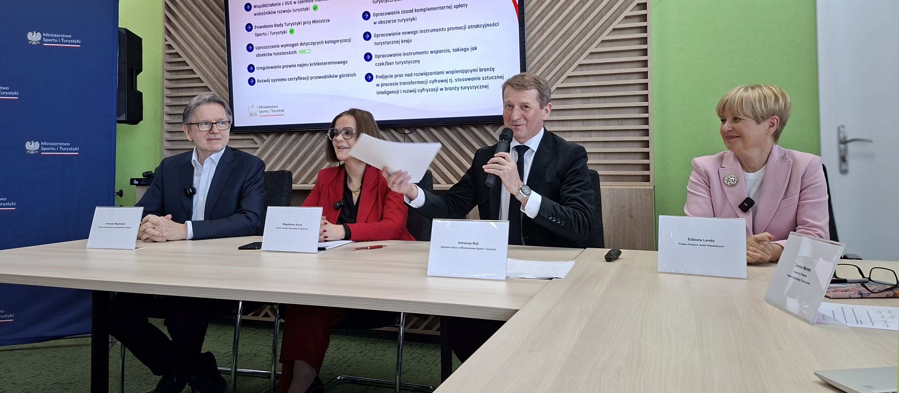 Ireneusz Raś mebluje hotele. „Ułatwimy życie przedsiębiorcom i turystom”