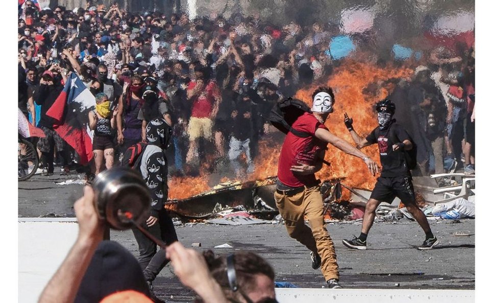 Demonstracja na Plaza Italia w Santiago – piąty dzień protestów w Chile