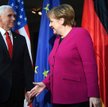 Merkel kontra Pence. "Nie mamy interesu w zrywaniu z Rosją"