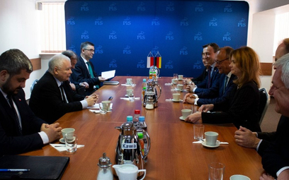Jarosław Kaczyński z szefem CDU Friedrichem Merzem w biurze PiS, 27 lipca 2022 r. Merzowi towarzyszy