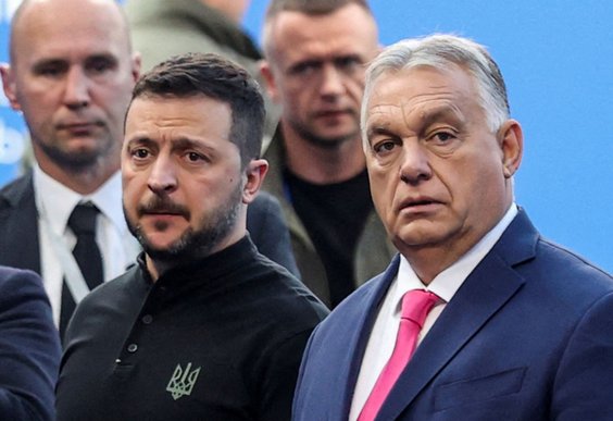 Prezydent Ukrainy Wołodomyr Zełenski i premier Węgier Viktor na szczycie Europejskiej Wspólnoty Poli