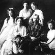 Mikołaj II z żoną Aleksandrą, córkami Olgą, Tatianą, Marią i Anastazją oraz synem Aleksym