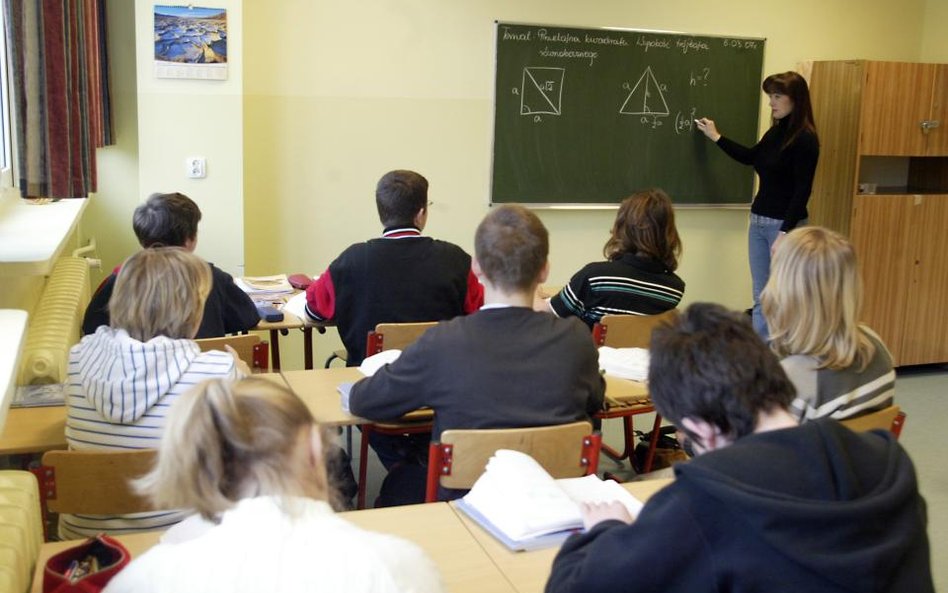 Sąd zdecyduje czy m.in. przez rozmowy na lekcji uczniowie znieważyli nauczyciela.