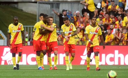 Przemysław Frankowski cieszy się z gola dla Lens