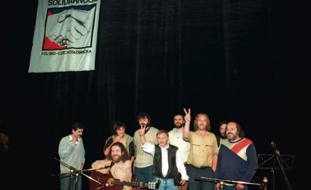 Listopad 1989 r., Wrocław: Festiwal Czechosłowackiej Kultury Niezależnej. Występ legendarnych bardów