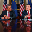 Herman Van Rompuy (z lewej) i José Manuel Barroso (z prawej) przekonywali prezydenta USA, że są zdol