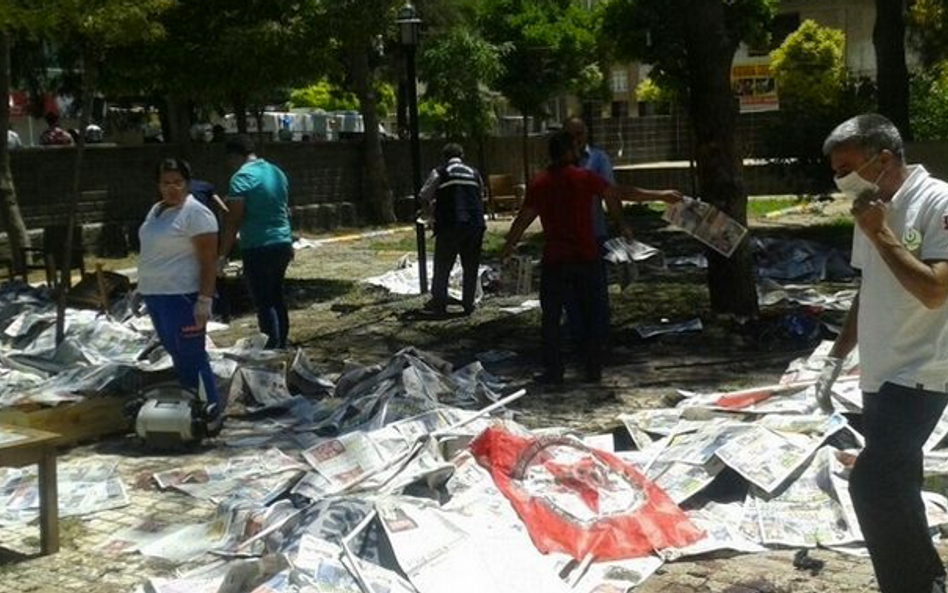 Miejsce: Suruc (Turcja), Zabici: 32, Samobójczy zamach terrorystyczny w Suruç przeprowadzony podczas