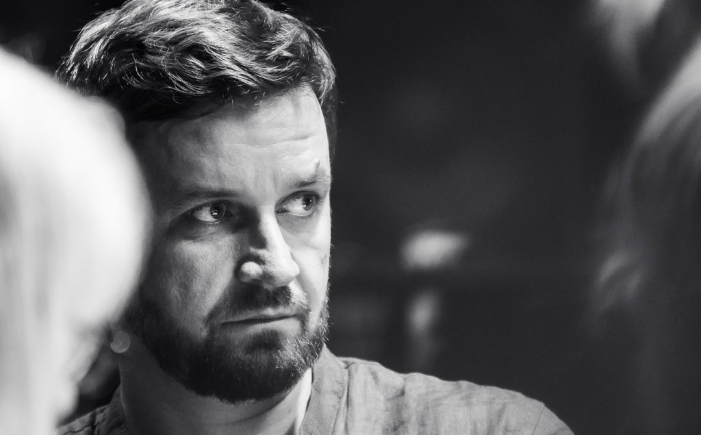 Piotr Domalewski po „Ministrantach” wraca do teatru dyskutować o polskich bohaterach