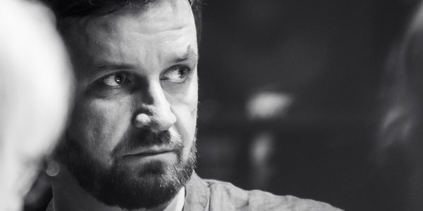 Piotr Domalewski po „Ministrantach” wraca do teatru dyskutować o polskich bohaterach