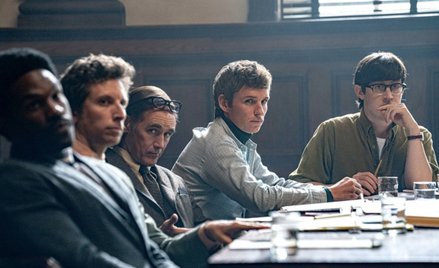 „Proces siódemki z Chicago”. Pasjonująca historia sądowa, w której słowo jest najważniejsze