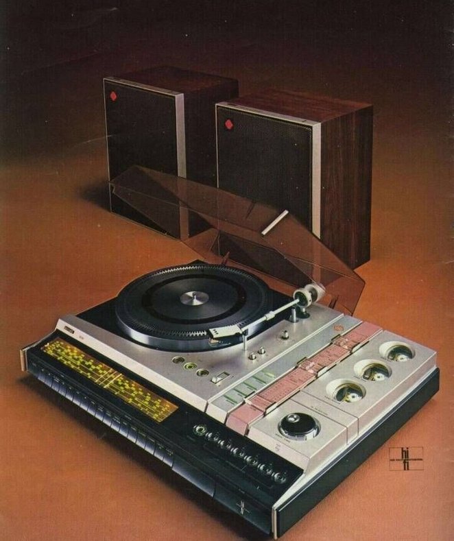 . Miała gramofon z radiem Phillipsa, który stał na podłodze. Miała wiele wspaniałych płyt, ale tylko