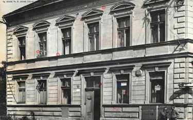 ?Budynek w Jičínie ze śladami po pociskach wystrzelonych przez Dornę